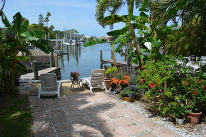 Hotel Exterior 12 of 576