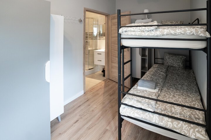 Room 6 of 31
