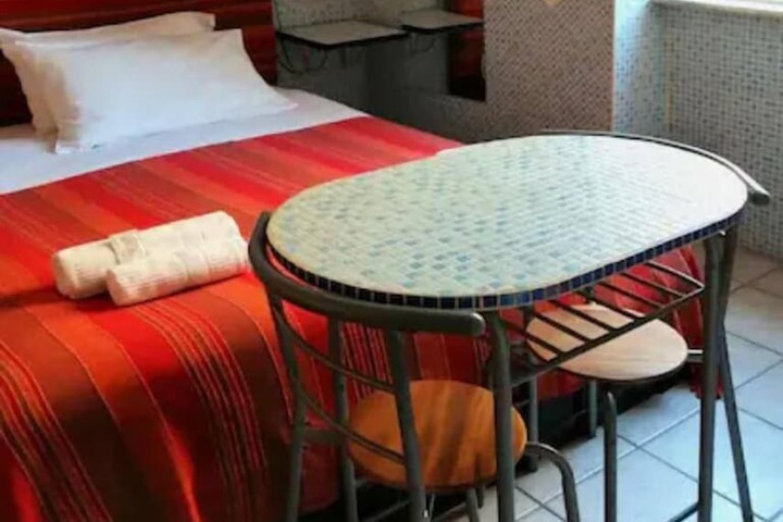 Room 16 of 28
