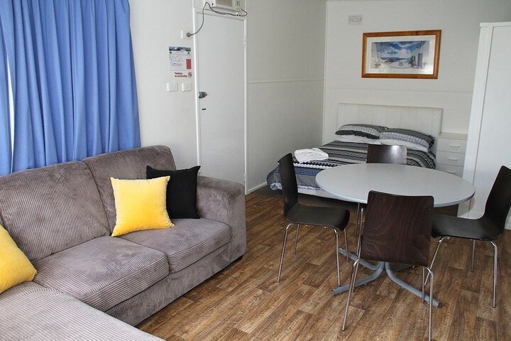 Room 17 of 27