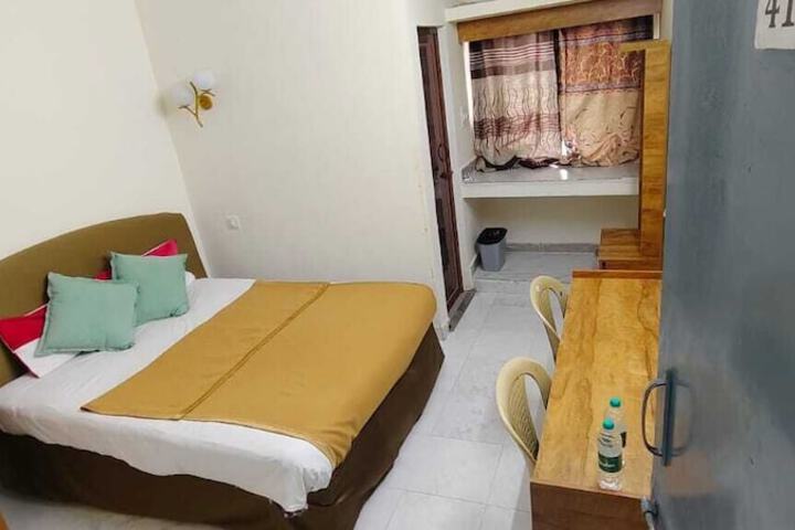 Room 13 of 36