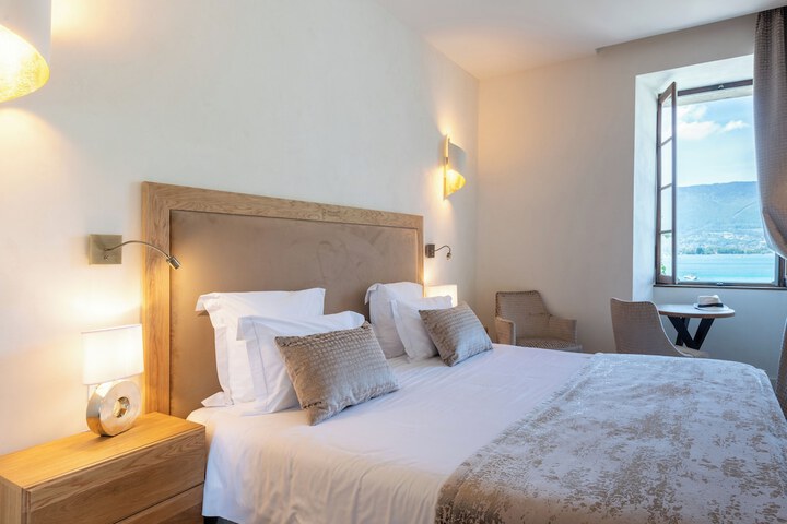 Room 12 of 60