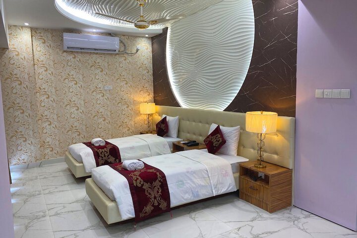 Room 18 of 25