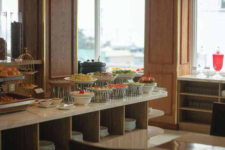 Dining 63 of 72