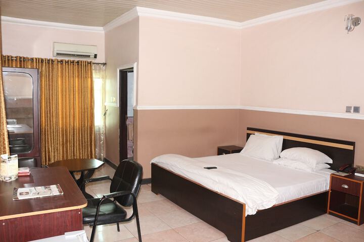 Room 3 of 51