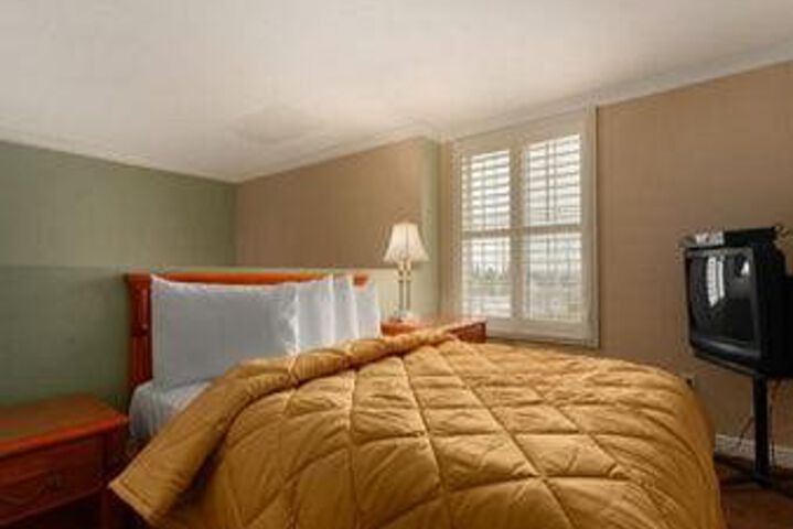 Room 27 of 64