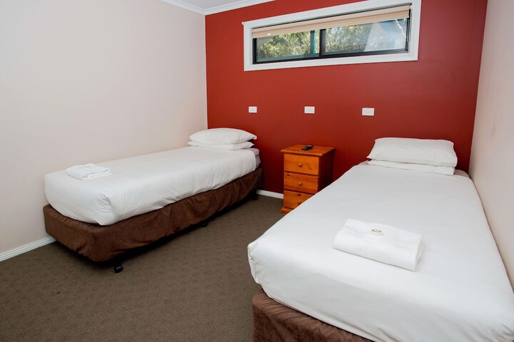 Room 4 of 122