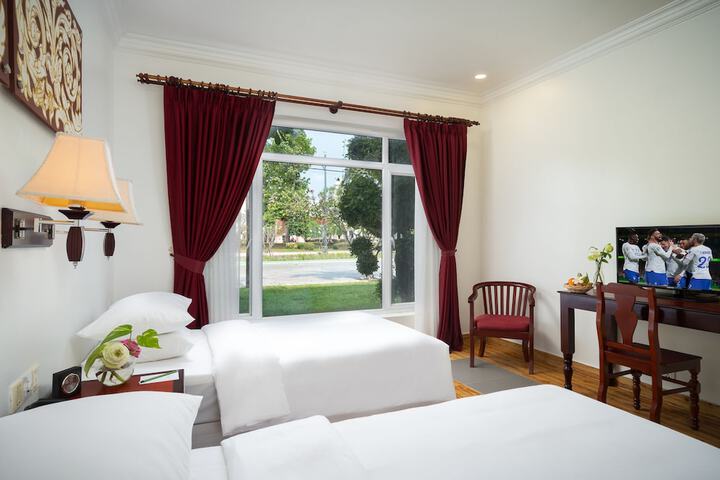 Hotel Exterior 125 of 130