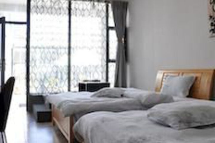 Room 12 of 76