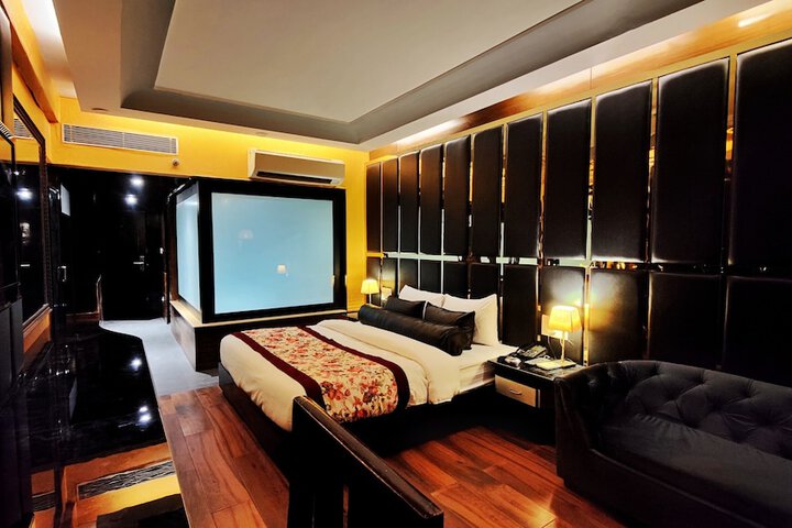 Room 13 of 43