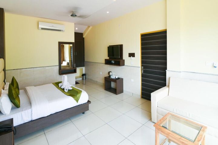 Room 16 of 28