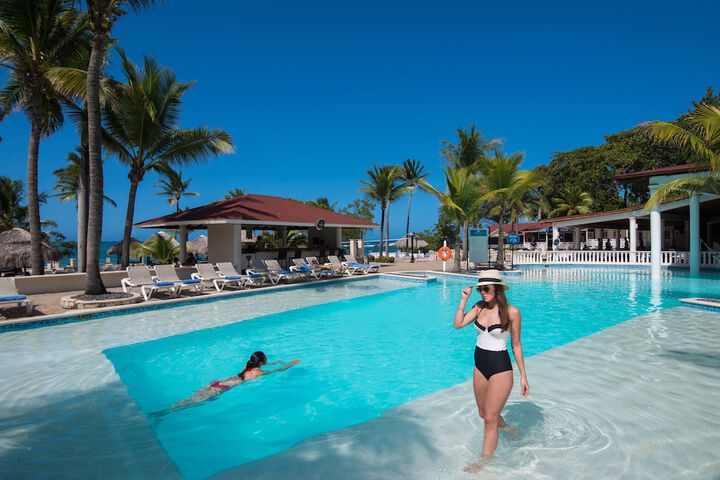 Hotel Pool