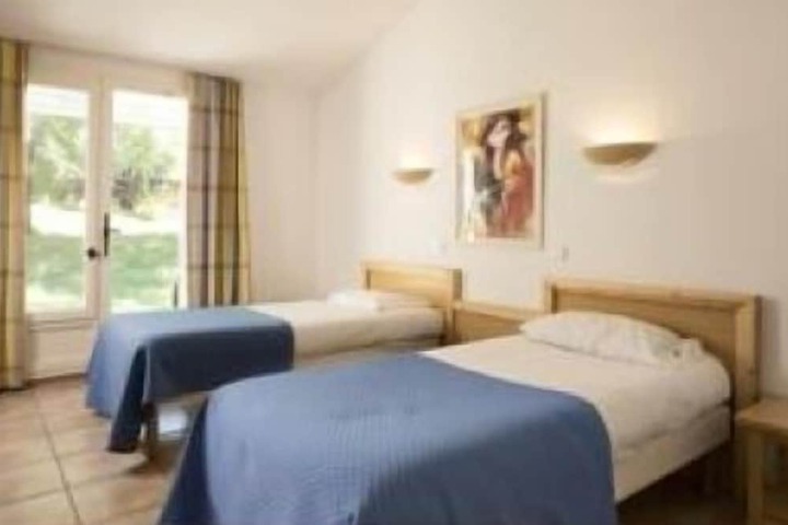 Room 2 of 9