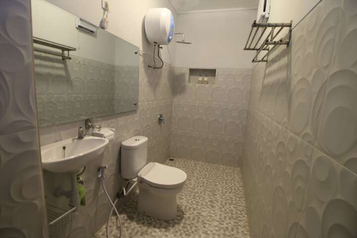 Room 16 of 34