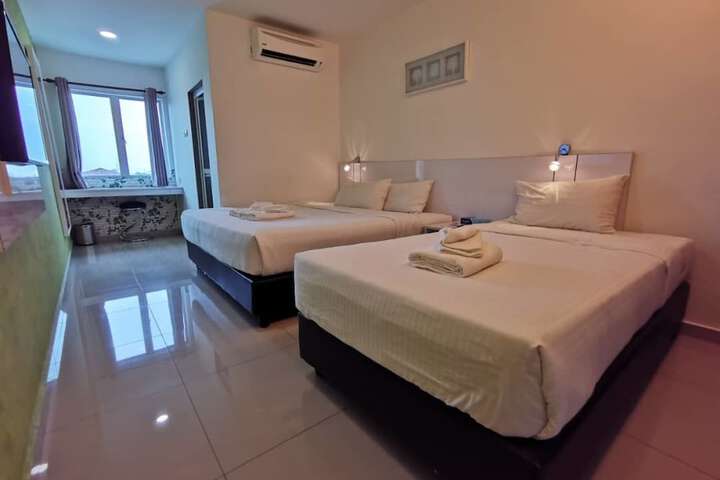 Room 10 of 34
