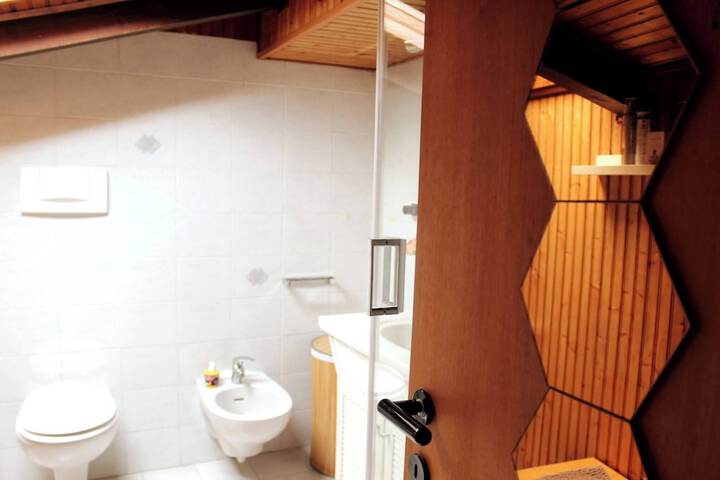 Room 8 of 35