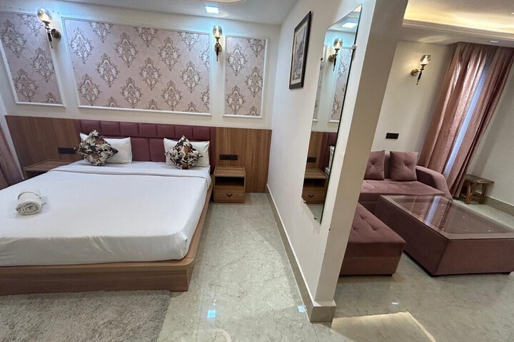 Room 4 of 15