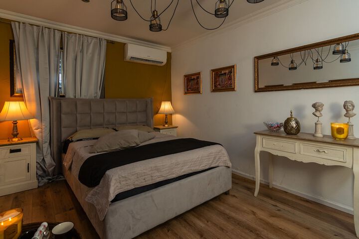Room 4 of 32