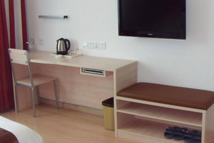 Room 2 of 35