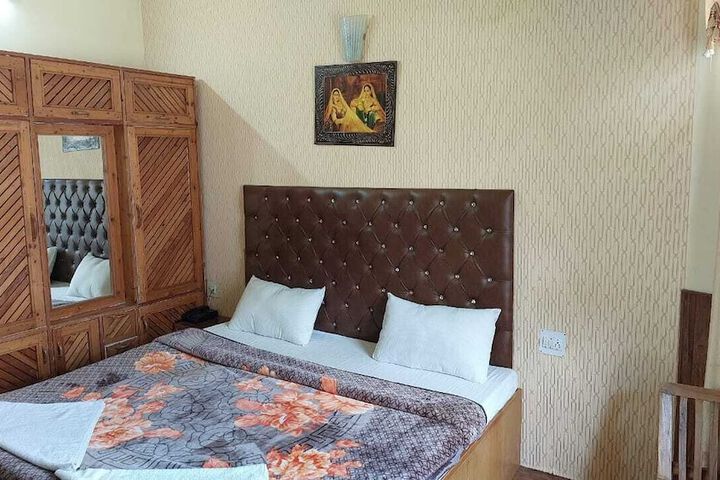 Room 4 of 39