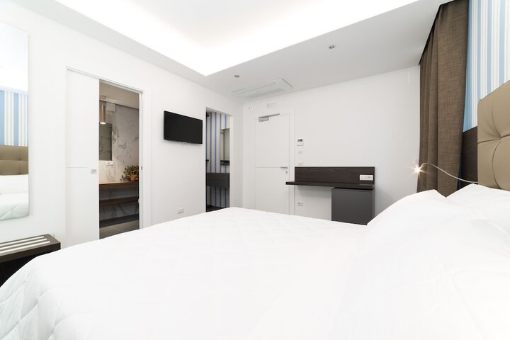Room 5 of 43