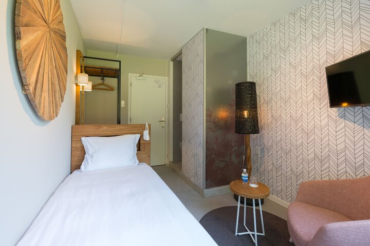Room 10 of 40