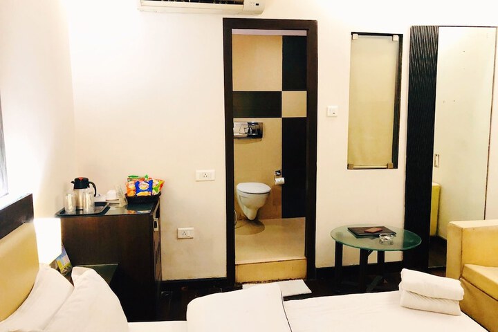 Room 11 of 52