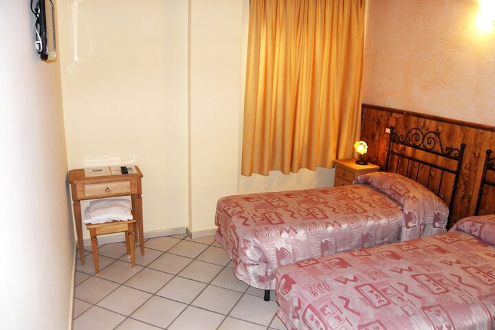 Room 6 of 32