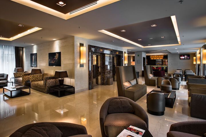 Entrance & Lobby