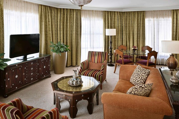 Room 52 of 195