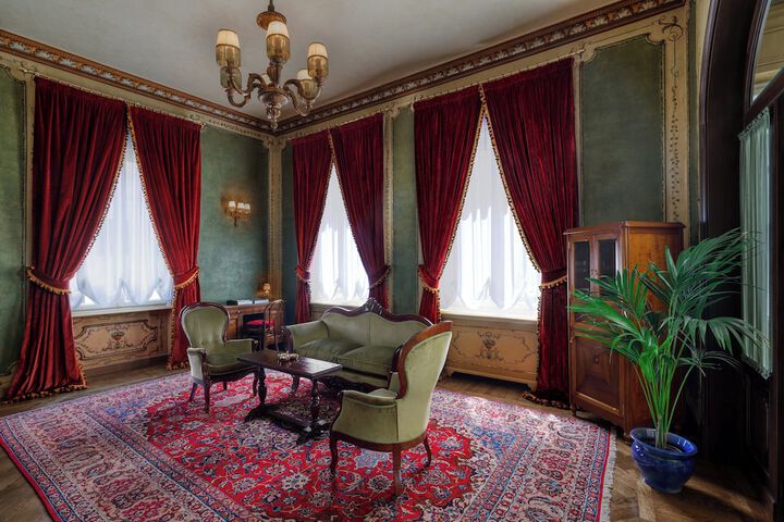 Room 76 of 181