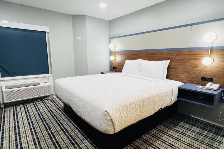 Room 9 of 31