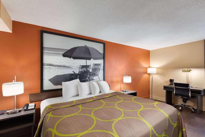1 King Bed (12 of 14)