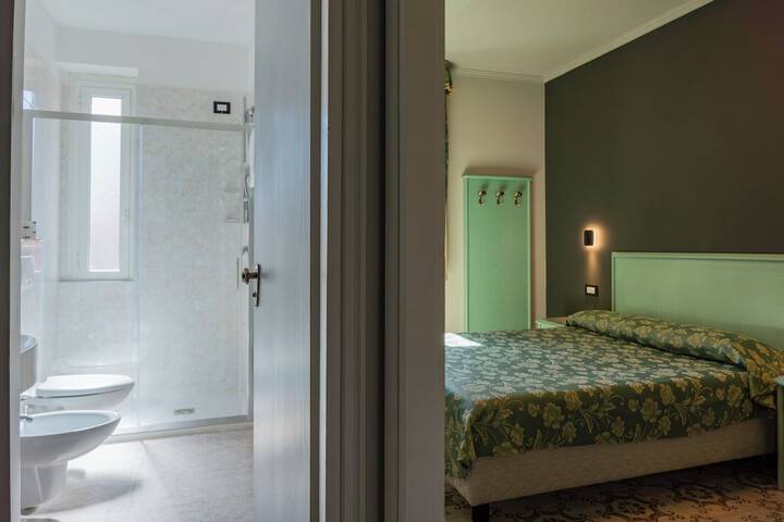 Room 26 of 115