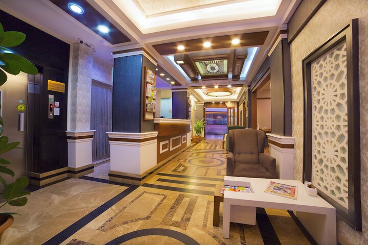 Entrance & Lobby