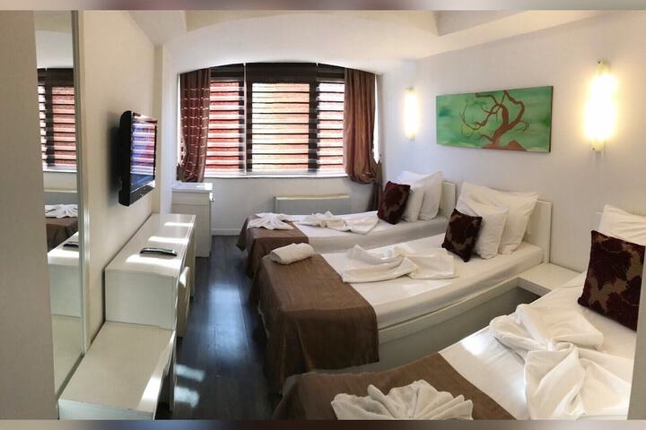 Room 17 of 46