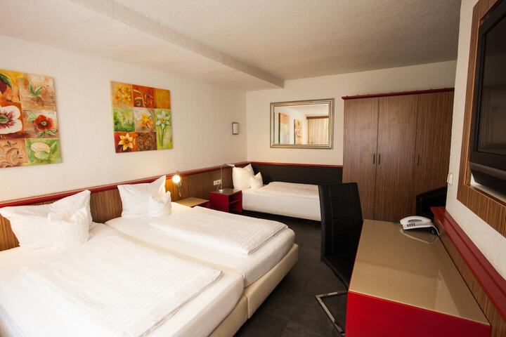 Room 32 of 57