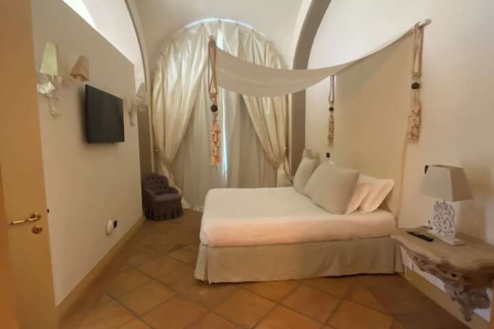 Room 2 of 12