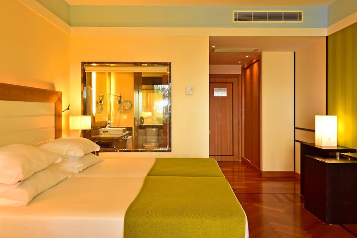Room 10 of 25