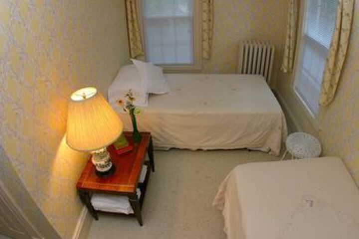 Room 32 of 69