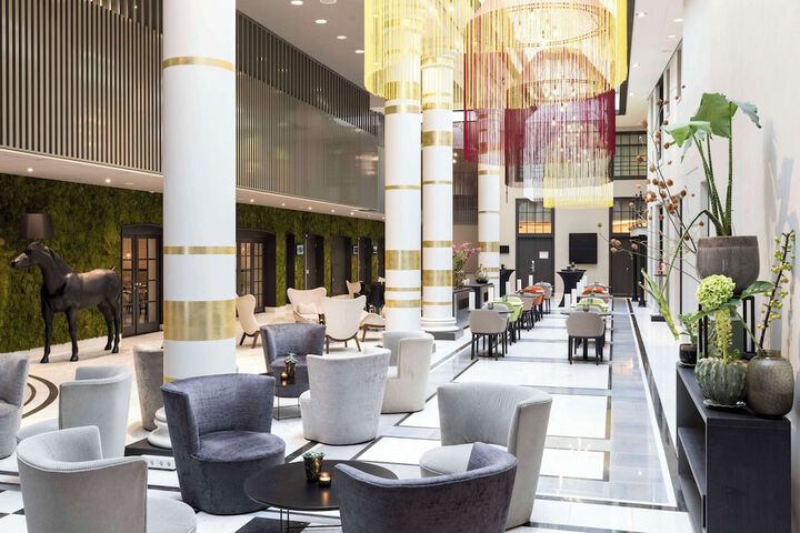 Entrance & Lobby