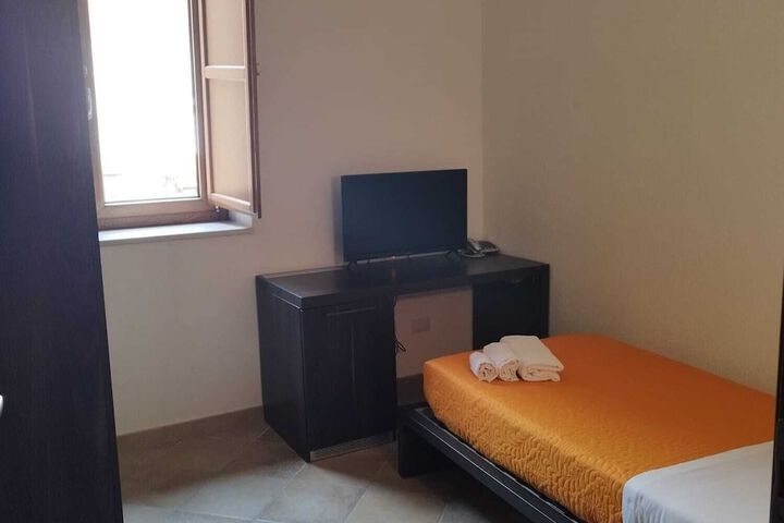 Room 8 of 81
