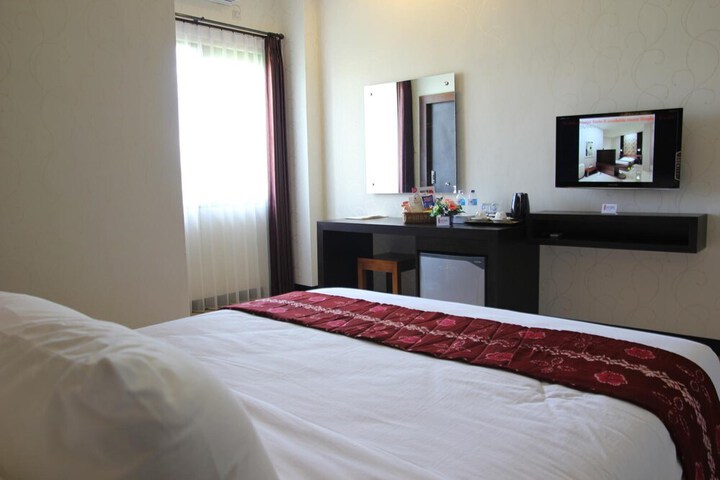 Room 7 of 33