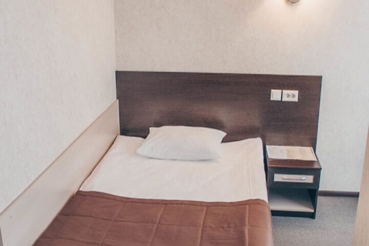 Room 27 of 90