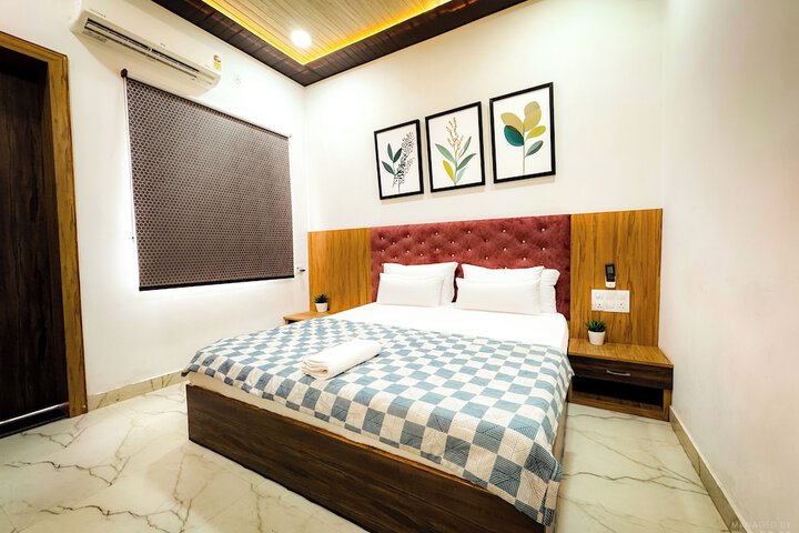Room 9 of 32