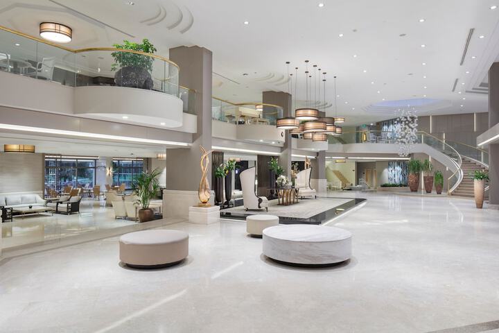 Entrance & Lobby