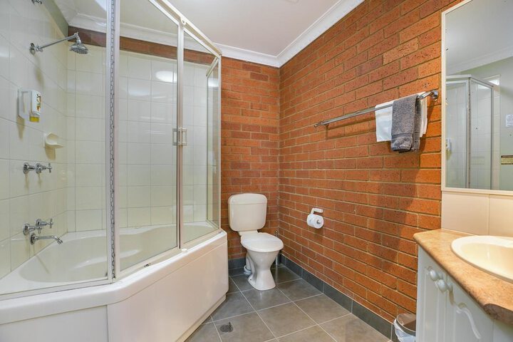 Room 25 of 28