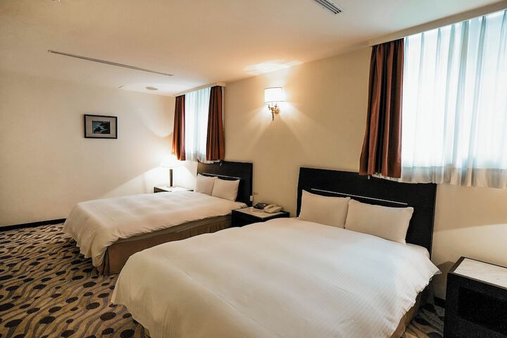 Room 12 of 35