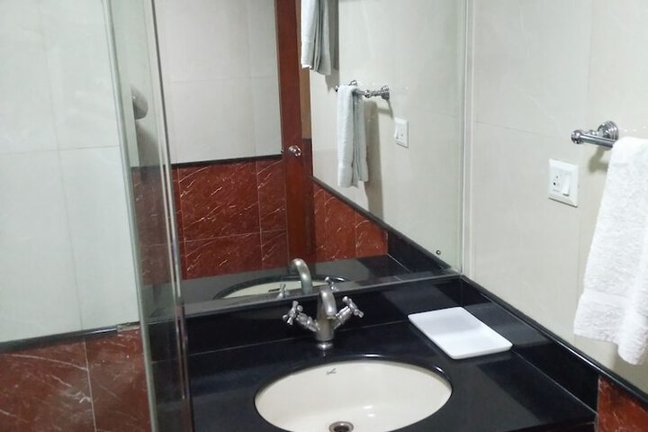 Room 12 of 28