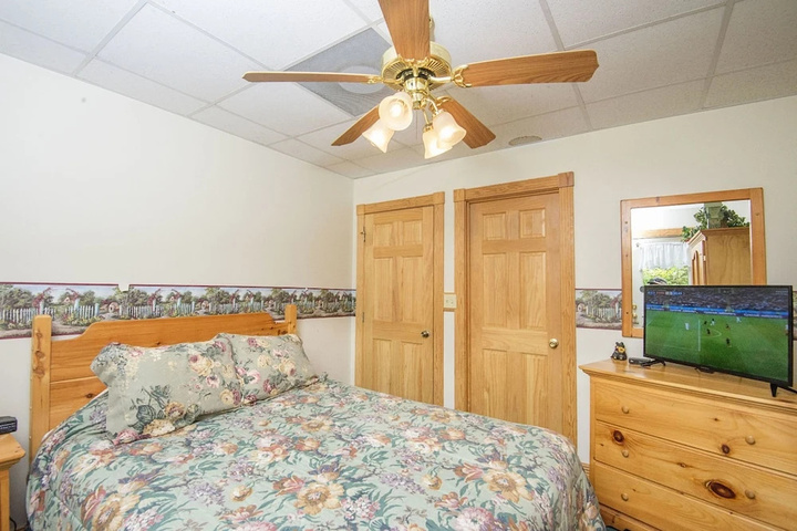 Room 4 of 18